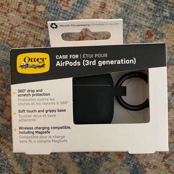 BNIB Black Otterbox Airpods Case - 3rd Generation - Picture 1 of 6